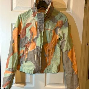Bench women’s light jacket hood is zipped in collar size medium